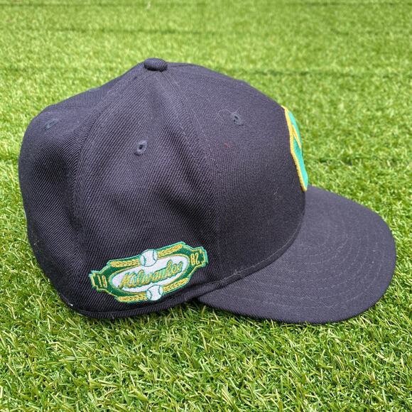 New Era Milwaukee Brewers 1982 Cooperstown Collection Fitted Hat - Picture 2 of 5